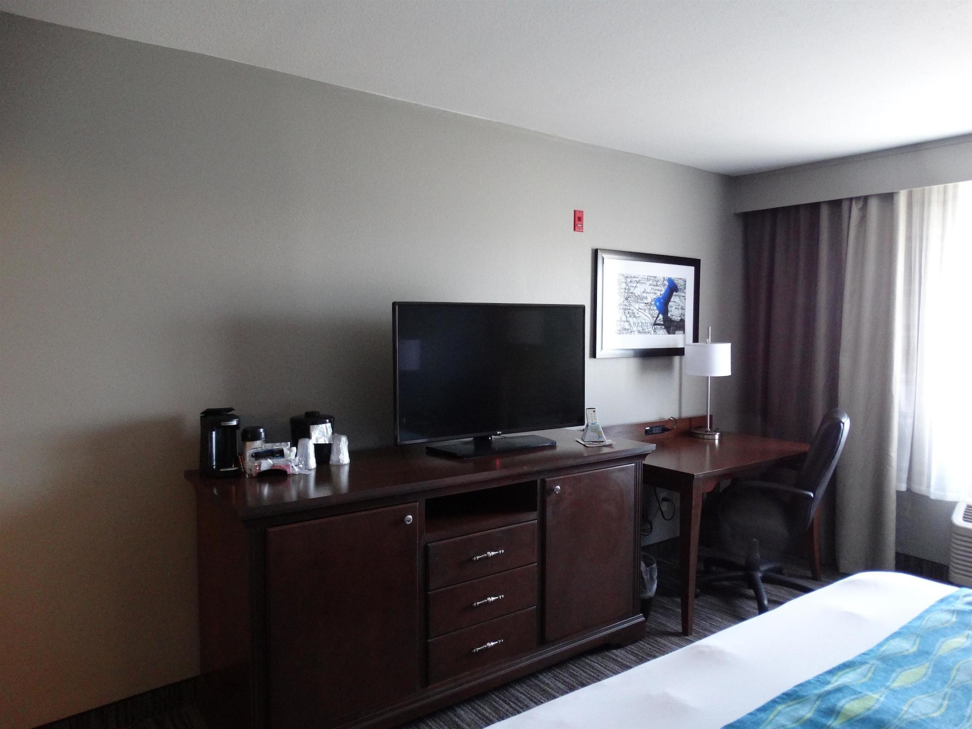 Best Western Wichita Northeast Екстериор снимка