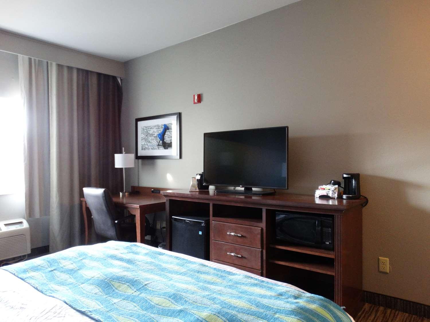 Best Western Wichita Northeast Екстериор снимка