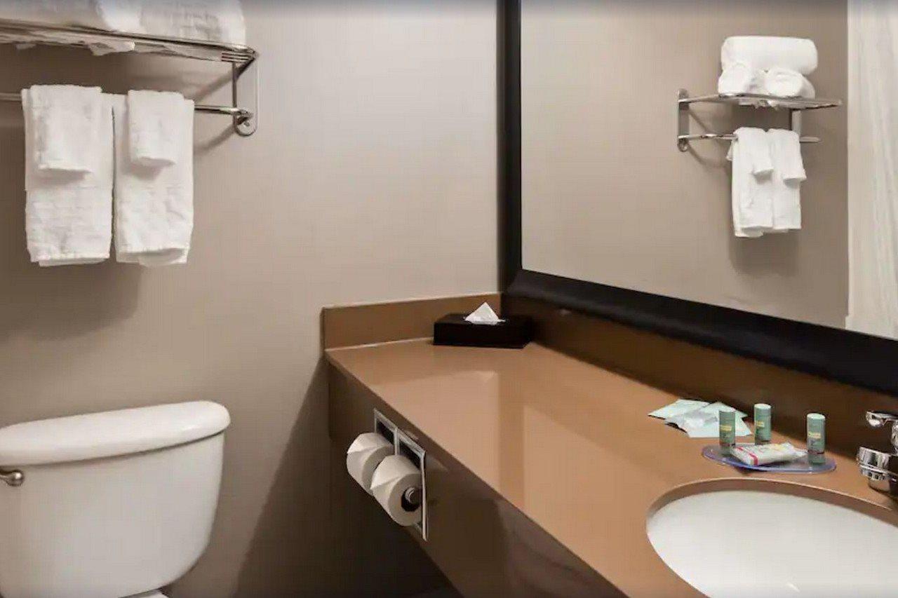 Best Western Wichita Northeast Екстериор снимка
