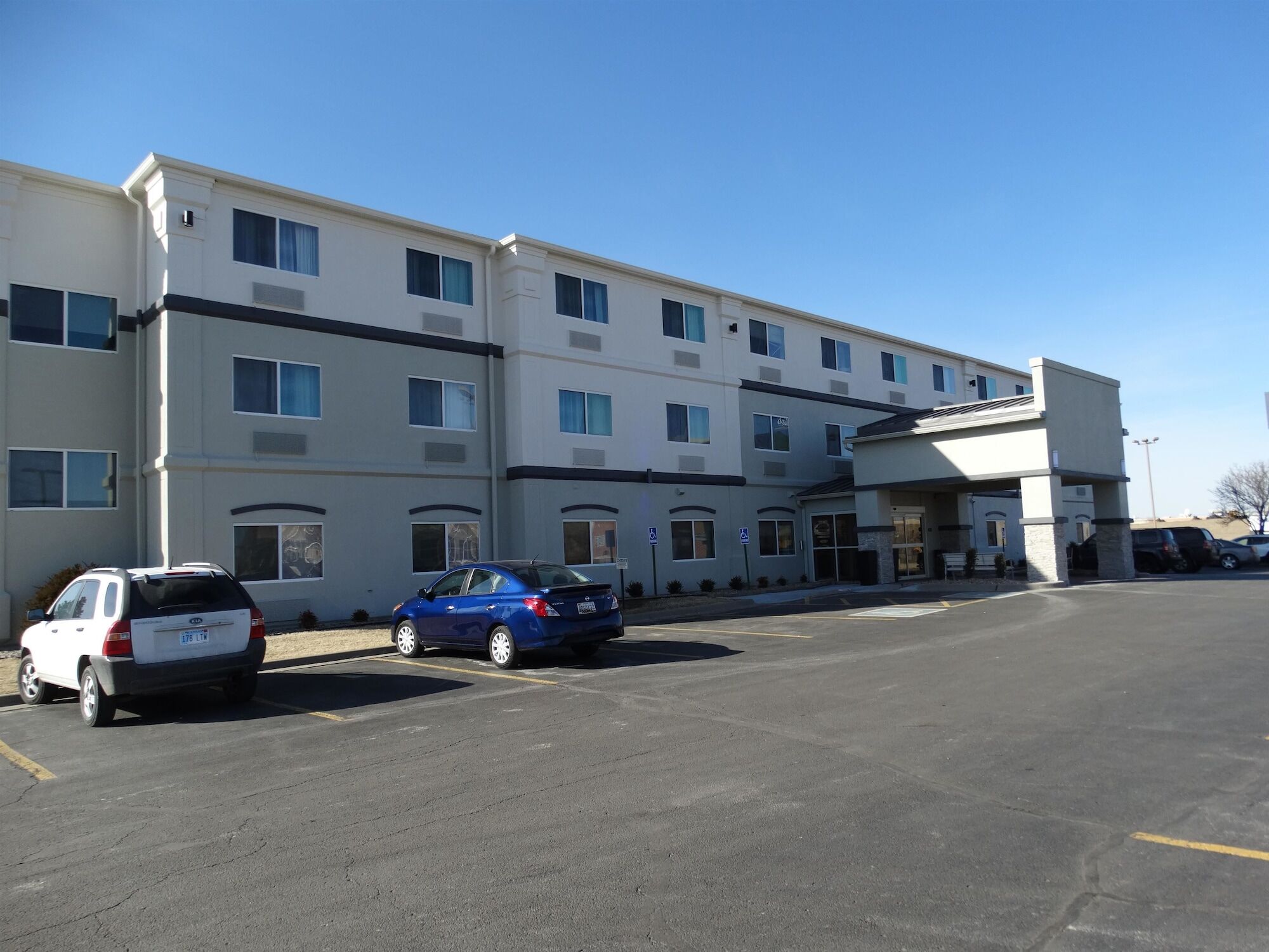 Best Western Wichita Northeast Екстериор снимка